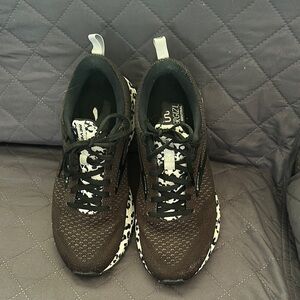 Brooks Black and White Women's Sneakers